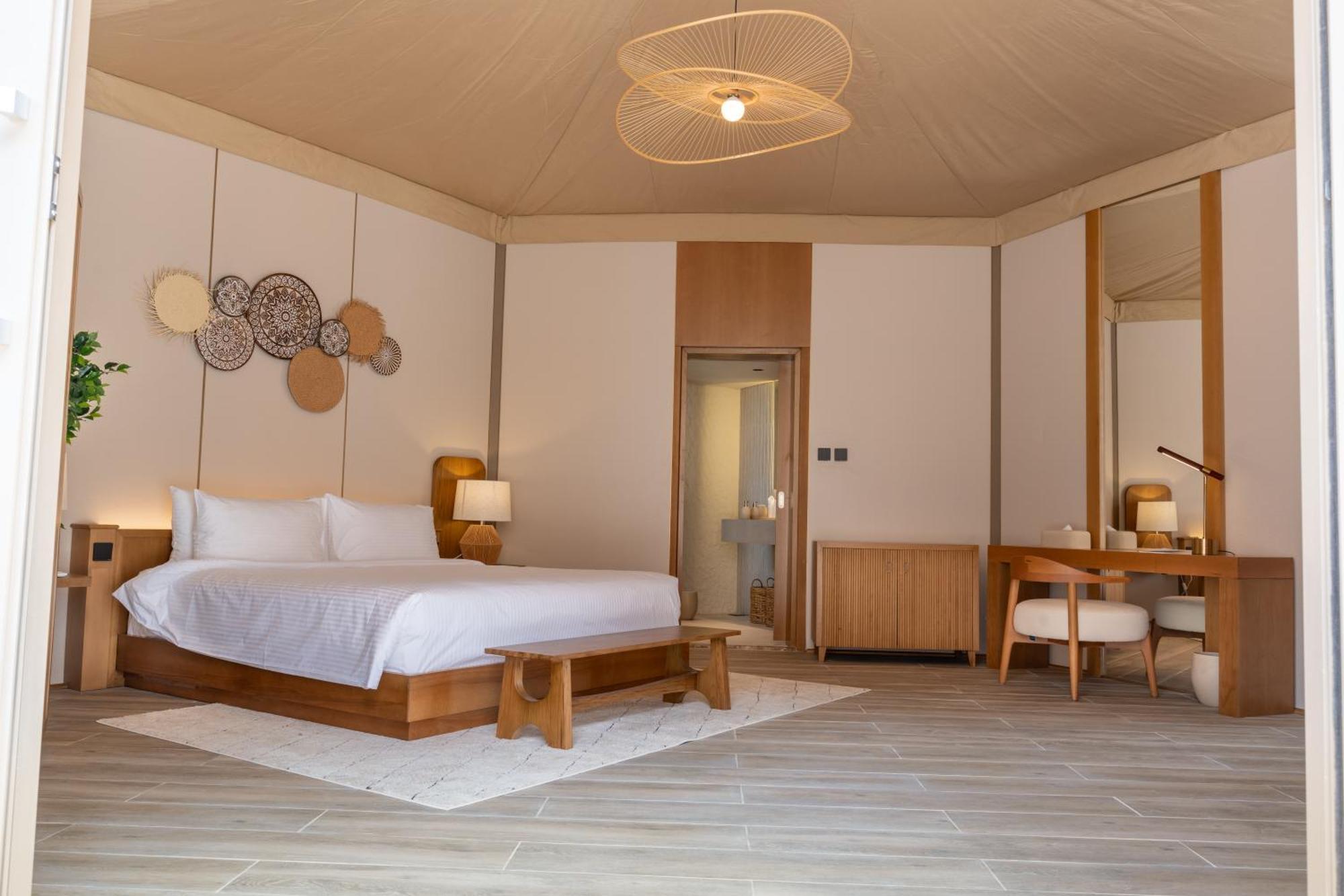 Pura Eco Retreat, Jebel Hafit Desert Park लक्जरी तम्बू Al Ain